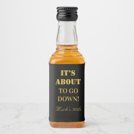 Moderne Gold & Black Wedding Geburtstagsgunst Alkoholflaschenetikett (Vorderseite)