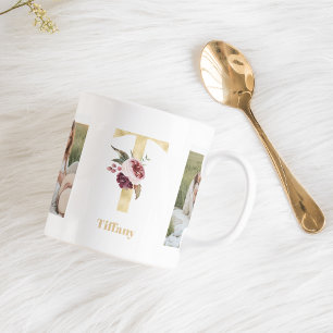 Moderne Gold-Blumen-Buchstabe T Zweifoto-Monogra Kaffeetasse
