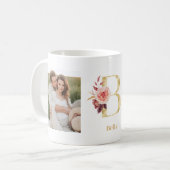 Moderne Gold-Blumen-Initiale B | Zweifoto-Monogram Kaffeetasse (Vorderseite Links)