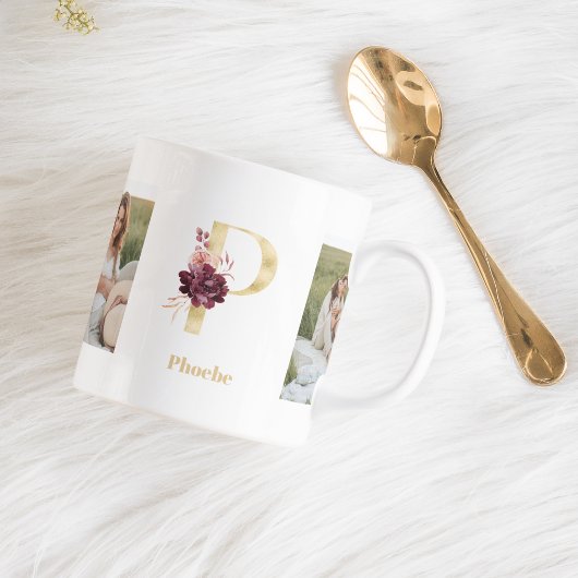 Moderne Gold-Blumen-Initiale P | Zweifoto-Monogram Kaffeetasse