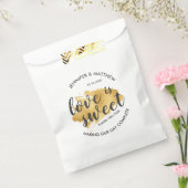 Moderne Gold Brush Stroke Liebe ist Sweet Wedding Geschenktütchen (Versiegelt)