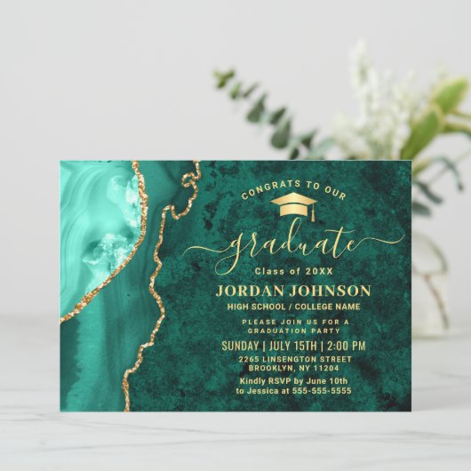 Moderne Gold Emerald Green Marble Graduation Party Einladung (Stehend Vorderseite)