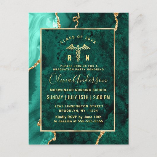 Moderne Gold Emerald RN Graduation Party Einladung Postkarte (Vorderseite)