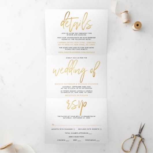 Moderne Gold Foil Script Wedding Suite Dreifach Gefaltete Einladung (Innenseite)