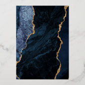Moderne Gold Navy Blue Agate Dark Wedding Folieneinladung (Rückseite)