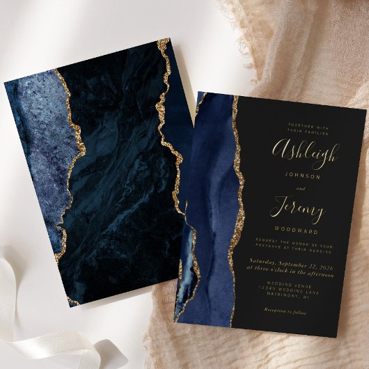 Moderne Gold Navy Blue Agate Dark Wedding Folieneinladung