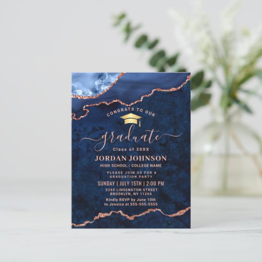 Moderne Gold Navy Blue Graduation Party Einladung Postkarte (Stehend Vorderseite)