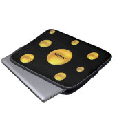 Moderne Gold Polka Punkte auf schwarz Laptopschutzhülle (Vorne Knopf)
