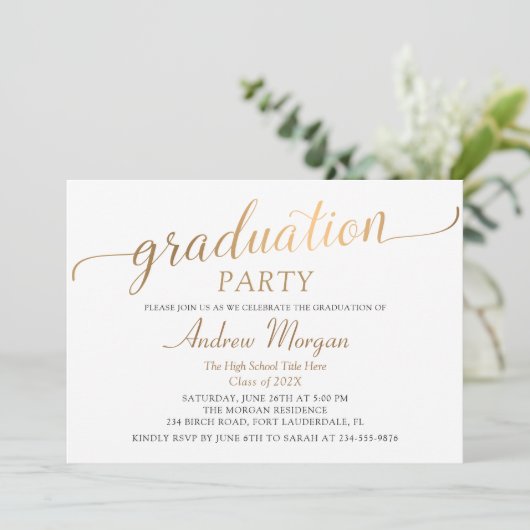Moderne Gold Script Black & White Graduation Party Einladung (Stehend Vorderseite)