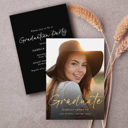 Moderne Gold Script Foto 2025 Graduation Party Einladung