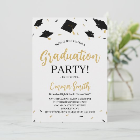 Moderne Gold Script Graduation Party Einladung (Stehend Vorderseite)