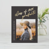 Moderne Gold Script-Klasse 2024 Foto Abschluss Einladung (Stehend Vorderseite)