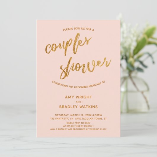 Moderne Gold Waves Handschrift Blush Couples Dusch Einladung (Stehend Vorderseite)