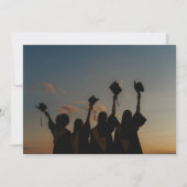 Moderne Golden Black Foto Graduation Party Einladung (Rückseite)