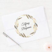 Moderne goldene Leaf Wreath Wedding Party Runder Aufkleber (Umschlag)