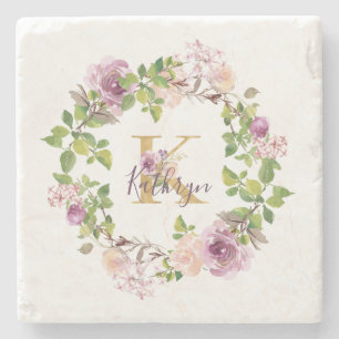 Moderne goldene Monogramm K Aquarell Blumenkranz Steinuntersetzer