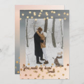 Moderne Goldene Sterne Foto Holiday Card Ankündigung (Vorne/Hinten)