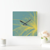 Moderne goldfarbene Blume 1 Akryllische Printmedie Quadratische Wanduhr (Zuhause)