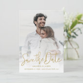 Moderne Goldtypografie Einfache Hochzeit von Fotos Save The Date (Stehend Vorderseite)
