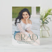 Moderne Grad grüne Typografie 2 Foto Abschluss Ankündigung (Stehend Vorderseite)