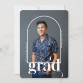 Moderne GRAD White Arch Foto Graduation Party Einladung (Vorderseite)