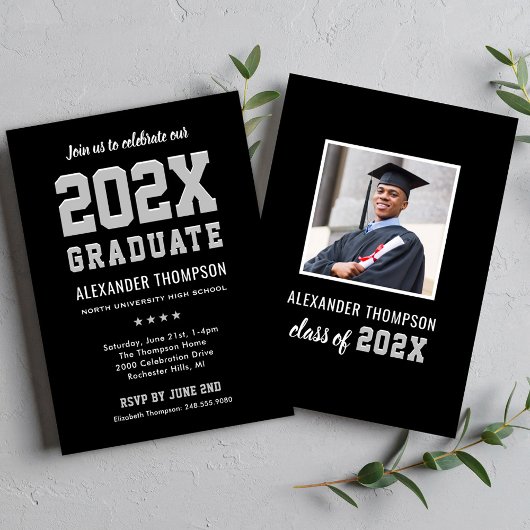 Moderne Graduate Black Gray Graduation Party 2025 Einladung