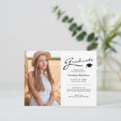 Moderne Graduate Elegante Script | Trendy Foto Postkarte (Stehend Vorderseite)