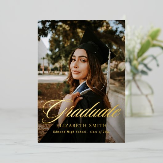Moderne Graduate Script 2 Fotos Graduation Party Folieneinladung (Stehend vorne)