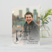 Moderne Graduate Vertical Foto Graduation Party Einladung (Stehend Vorderseite)