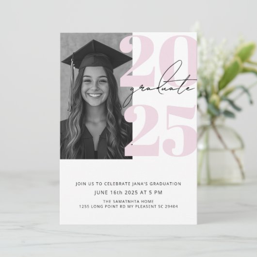 Moderne Graduierungspartei 2025 | elegant Einladung (Stehend Vorderseite)