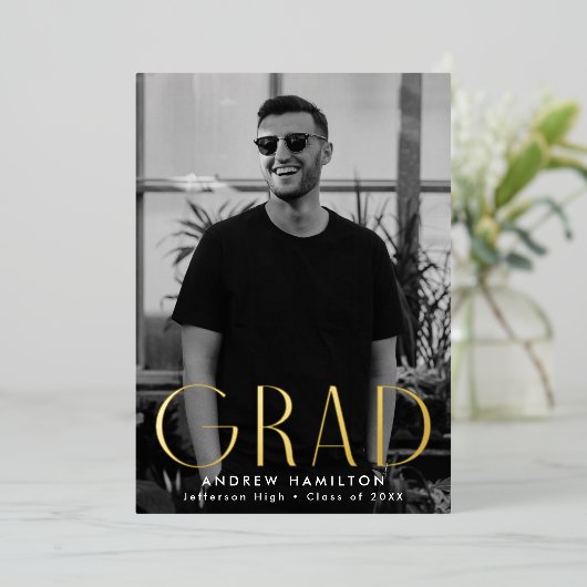 Moderne Graduierungsparty für Gold Foil Foto Folieneinladung (Stehend vorne)