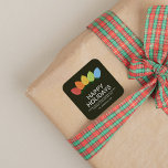 Moderne grafische Lichter Weihnachten Quadratischer Aufkleber<br><div class="desc">Einfache,  moderne Weihnachts-Weihnachtsaufkleber mit einer Reihe farbenfroher Urlaubsleuchten. Minimalistische Typografie. Sauberes einfaches Design. Alle Textbereiche sind personalisierbar. Kontaktieren Sie uns für Hilfe bei der Personalisierung oder Anpassung an Ihre individuellen Wünsche. Gute Ferien!</div>