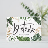 Moderne grafische Skripttexte Hochzeitsdetails RSVP Karte (Stehend Vorderseite)