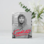 Moderne Grand Red Foto Graduation Party Einladungspostkarte (Stehend Vorderseite)