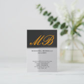 Moderne, grau-gelbe Monogramm-Visitenkarte Visitenkarte (Stehend Vorderseite)