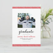 Moderne Grau- und Rot-Foto-Graduierungspartei Einladung (Stehend Vorderseite)