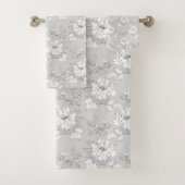 Moderne graue Blumengestaltung Badhandtuch Set (Insitu)