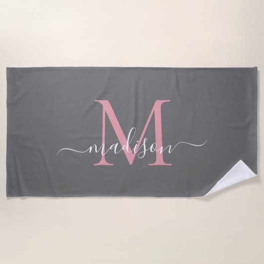 Moderne graue Blush Pink Monogram Feminine Script Strandtuch (Vorderseite)