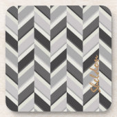Moderne graue Chevron-Geometrie-Muster-Monogramm Getränkeuntersetzer (Vorderseite)