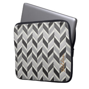 Moderne graue Chevron-Geometrie-Muster-Monogramm Laptopschutzhülle