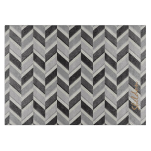 Moderne graue Chevron-Geometrie-Muster-Monogramm Schneidebrett