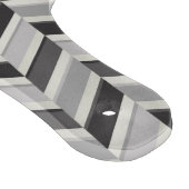 Moderne graue Chevron-Geometrie-Muster-Monogramm Schneidebrett (Ecke)