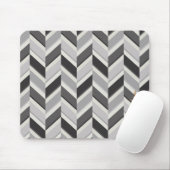 Moderne graue Chevron geometrische Muster-Monogram Mousepad (Mit Mouse)