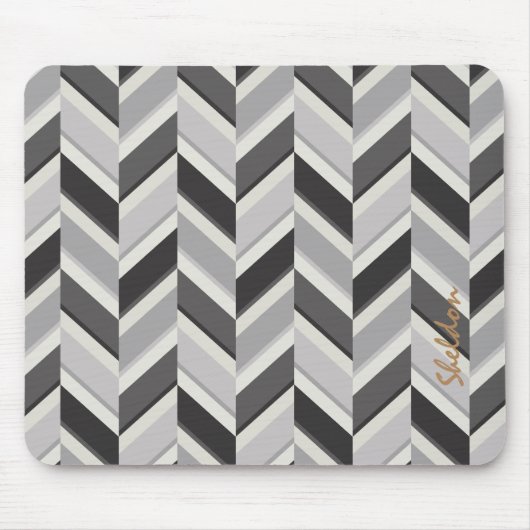 Moderne graue Chevron geometrische Muster-Monogram Mousepad (Vorne)