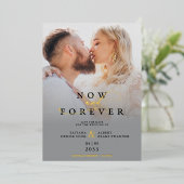 Moderne graue Gradient Elegantes Foto Script Hochz Folieneinladung (Stehend vorne)