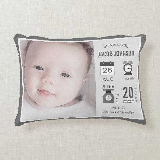 Moderne graue Infographic Baby Foto Birth Stats Dekokissen (Vorderseite)