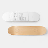 Moderne graue Initialen und Namen-Logo Skateboard (Horizontal)