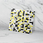 Moderne graue Keramik Tile Fliese<br><div class="desc">Die Keramik ist in Schwarz,  Grau,  Gelb und Weiß gehalten. Die Quadrate sind in einem zufälligen Muster gefärbt und Sie können die Farben im Design-Tool bearbeiten. *Hintergrund von Freepik*</div>