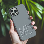 Moderne, graue Monogramm-Initialen für Zinnsauger iPhone 16 Pro Max Hülle<br><div class="desc">Moderne Pewter Gray Monogram Initials Contemporary Phone 16 Pro Max Hüllen verfügen über ein individuelles personalisiertes Monogramm in moderner Schrifttyp. Ideal für Familie und Freunde zum Geburtstag,  Weihnachten,  Feiertagen,  Muttertag,  Vatertag und vieles mehr. Designed by ©2024 Evco Holidays www.zazzle.com/store/evcoholidays</div>