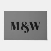 Moderne graue schwarze Pärchen-Monogramm-Initialen Fußmatte (Vorderseite)